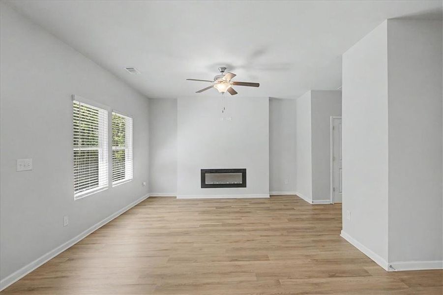 Spacious, unfurnished interior of a new home in Deer Creek, Temple (Image 35).