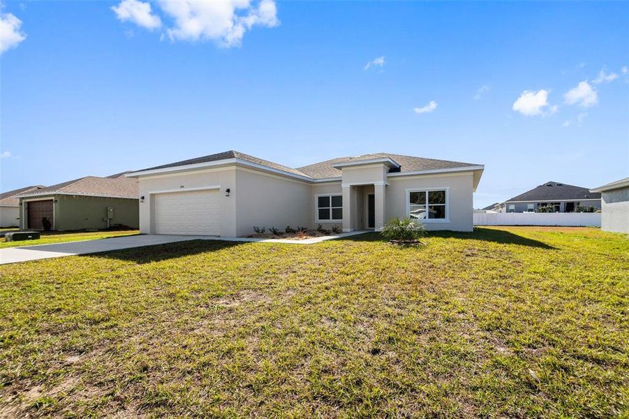 Exterior details and patio area of a home in , Ocala (Image 3).
