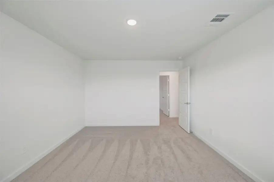 Spacious, unfurnished interior of a new home in Sorella, Tomball (Image 19).