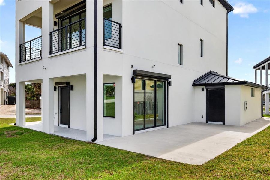 Exterior details and patio area of a home in , Flagler Beach (Image 30).