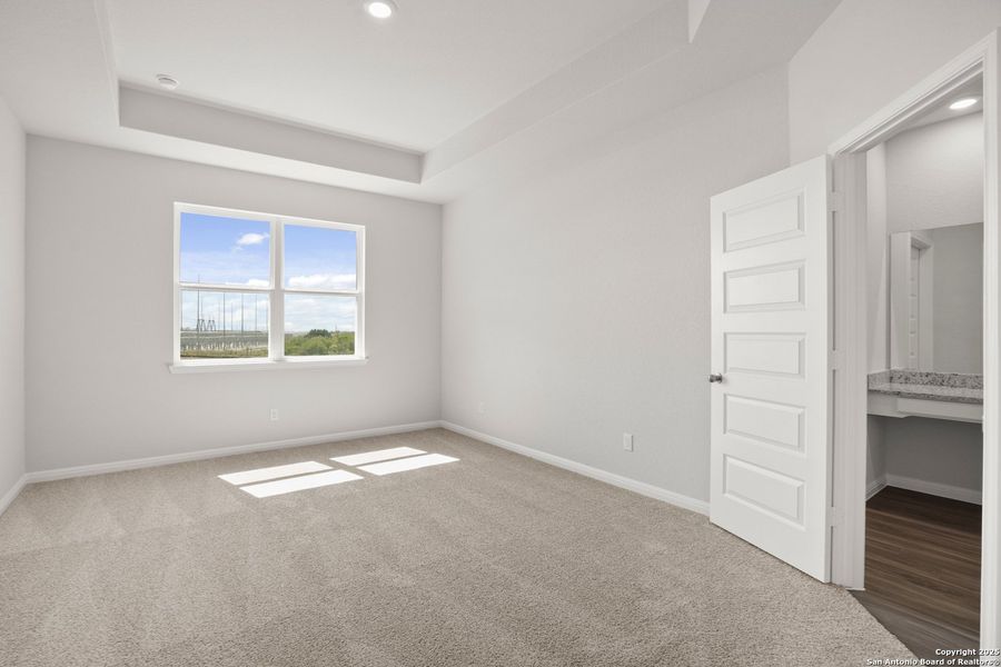 Spacious, unfurnished interior of a new home in Hunters Ranch, San Antonio (Image 29).