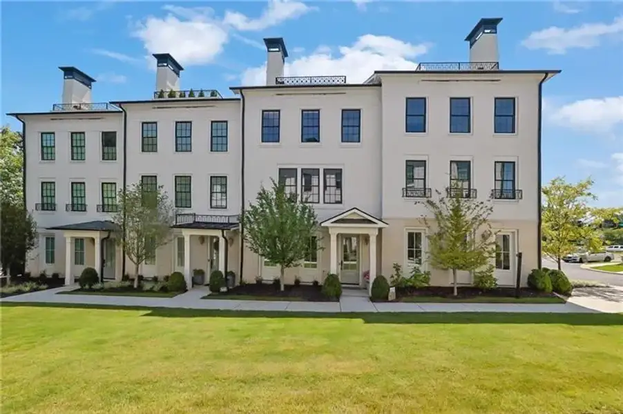 Condo located in Alpharetta, GA showcasing its design and architecture (Image 3).