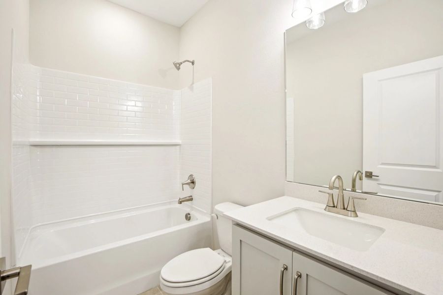 Bathroom 2 located next to bedroom 2 and 3 featuring aspects of AW Collection® Milan