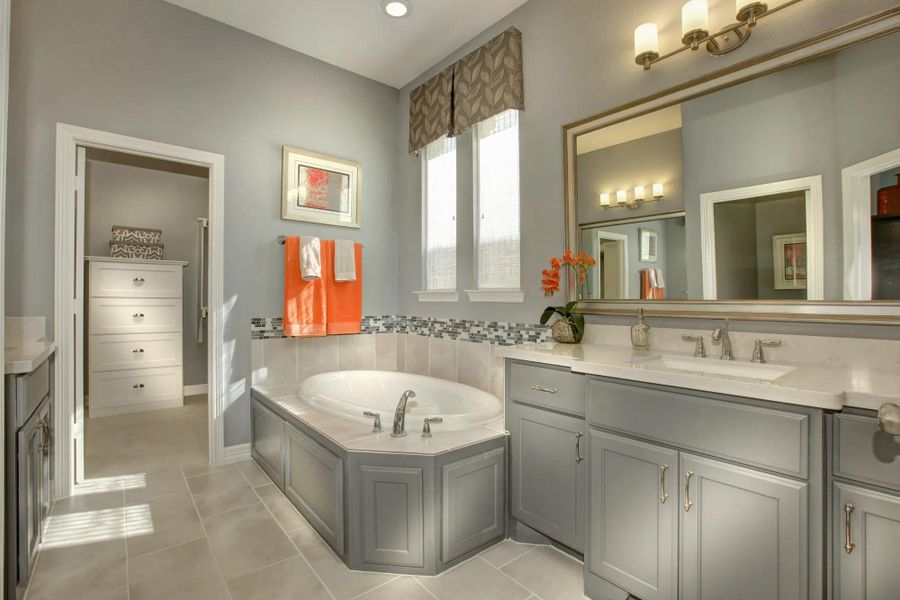 The Deerfield II Primary Bath