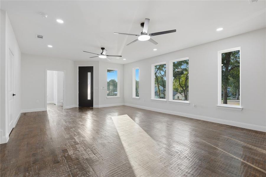 Spacious, unfurnished interior of a new home in , Mabank (Image 17). Spacious, unfurnished interior of a new home in , Mabank (Image 17).