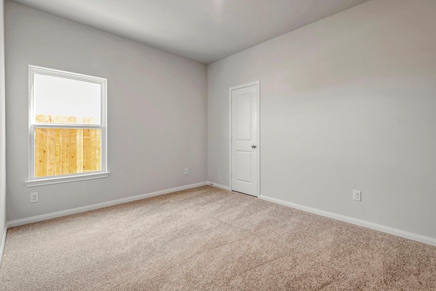 Spacious, unfurnished interior of a new home in Wayside Village, Houston (Image 12).