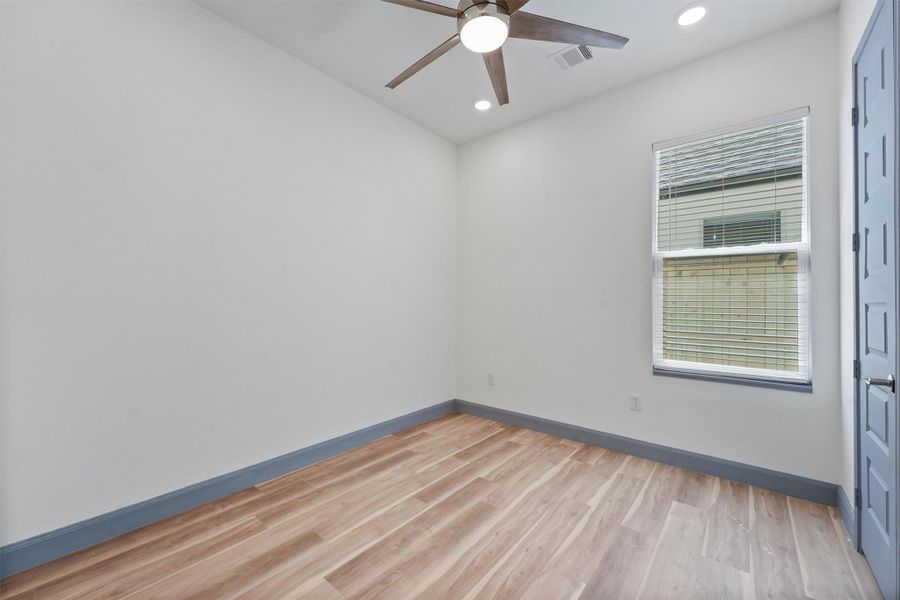 Spacious, unfurnished interior of a new home in , Point Blank (Image 12).