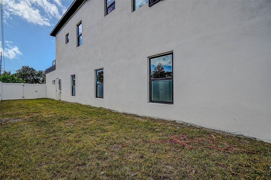 Exterior details and patio area of a home in , St. Petersburg (Image 2).