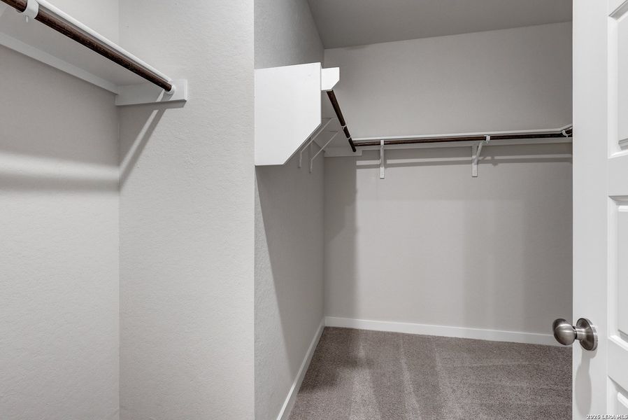 Spacious, unfurnished interior of a new home in Mesa Vista, San Antonio (Image 13).