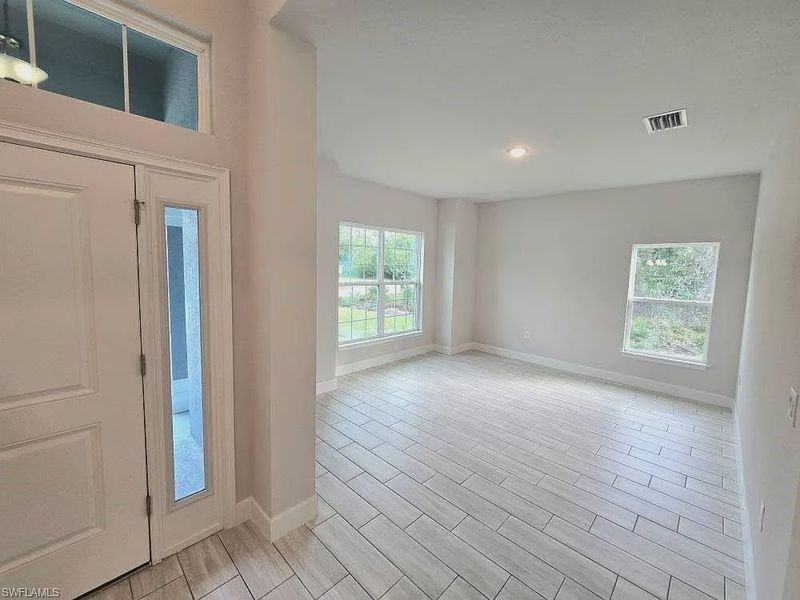 Image 11 of a home in Lehigh Acres.