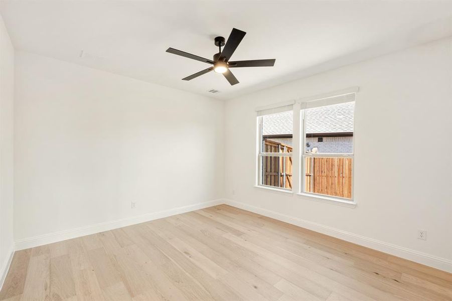 Spacious, unfurnished interior of a new home in Willow Wood, McKinney (Image 35).