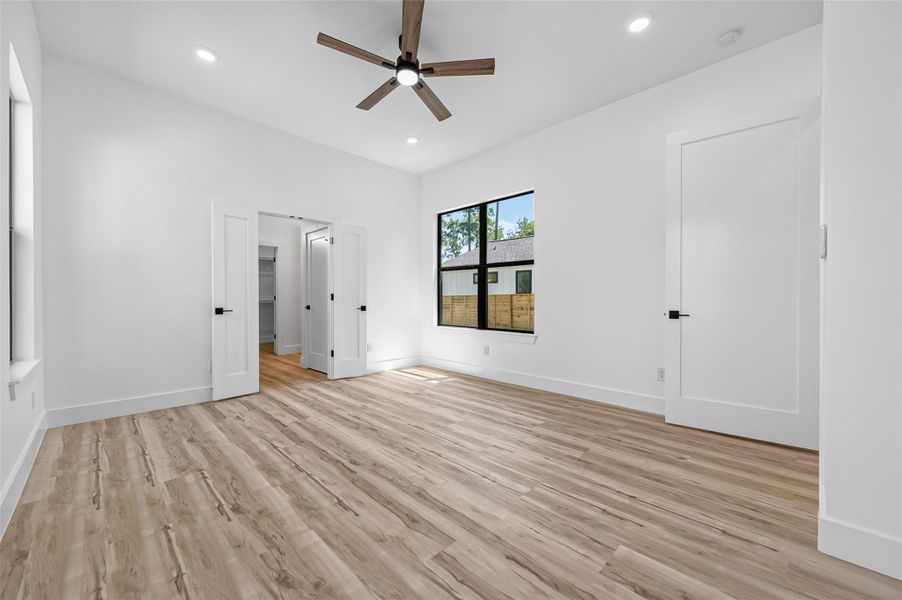 Spacious, unfurnished interior of a new home in , Conroe (Image 36).