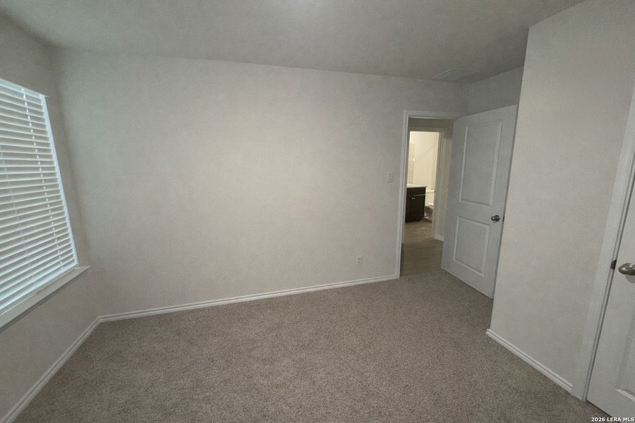 Spacious, unfurnished interior of a new home in Avenida, Converse (Image 13).