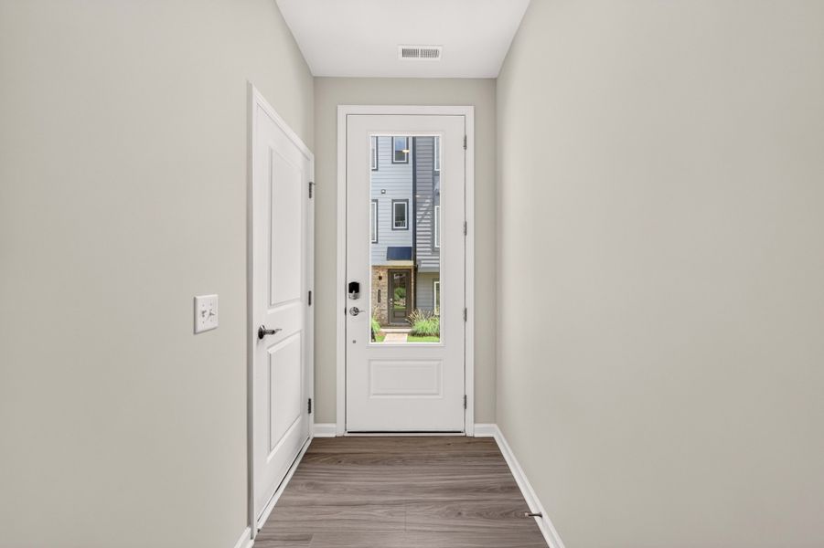 Spacious, unfurnished interior of a new home in Southmont, Charlotte (Image 16).