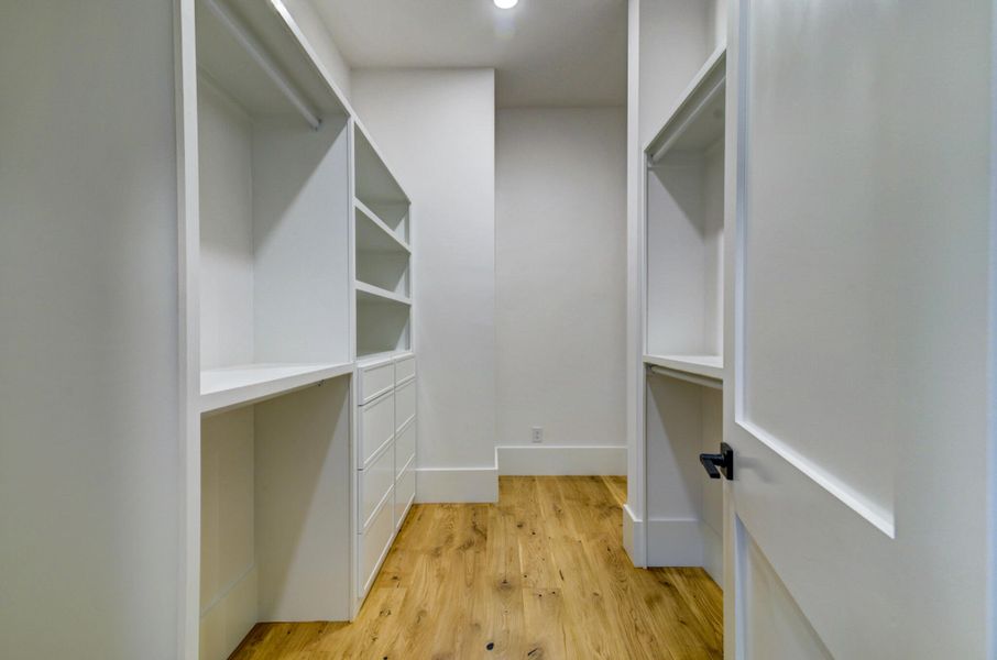 Spacious, unfurnished interior of a new home in , Seabrook Island (Image 37).