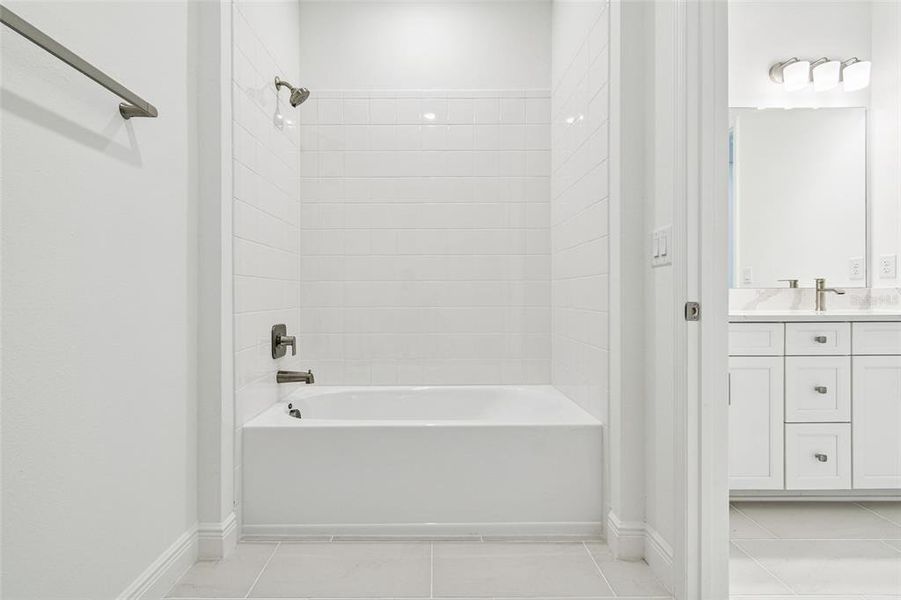 Spacious, unfurnished interior of a new home in Hawkstone, Sarasota (Image 21). Spacious, unfurnished interior of a new home in Hawkstone, Sarasota (Image 21).