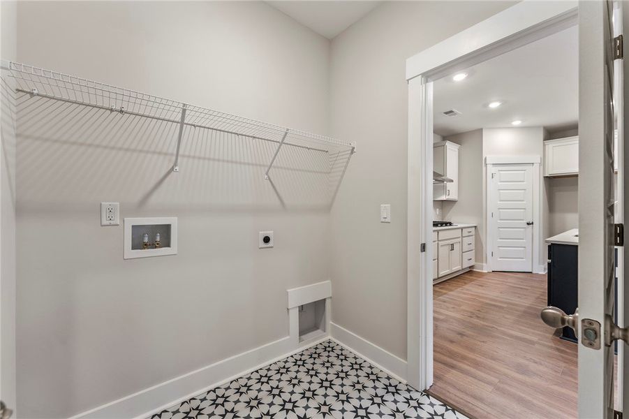 Spacious, unfurnished interior of a new home in Cross Creek Plantation, Seneca (Image 26).