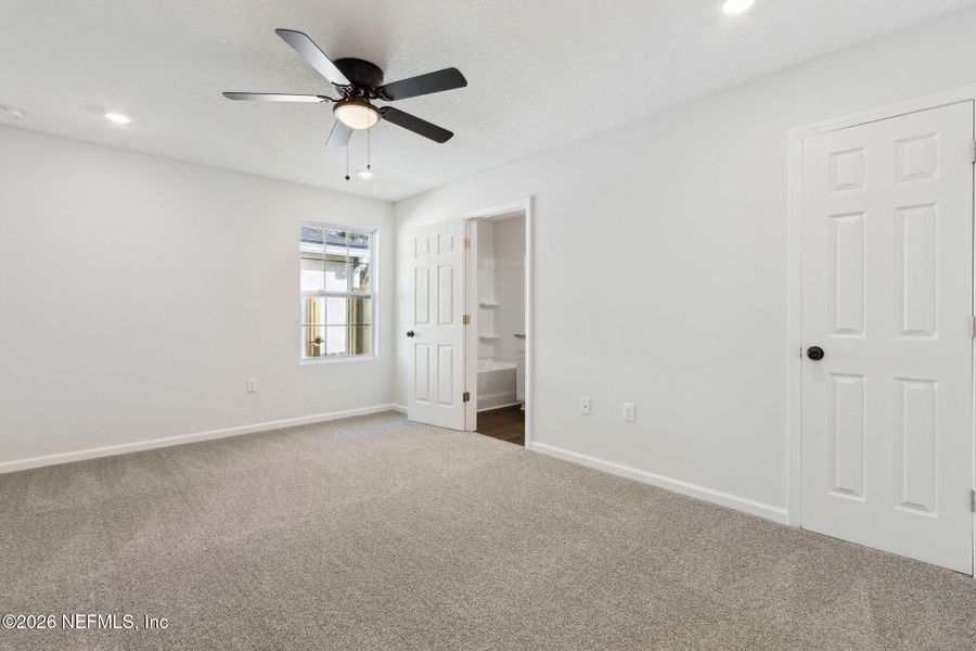 Spacious, unfurnished interior of a new home in , Jacksonville (Image 18).