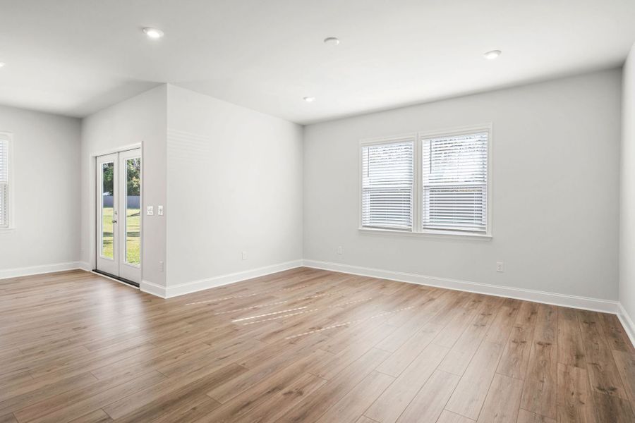 Spacious, unfurnished interior of a new home in Salem Bay, Beaufort (Image 15).