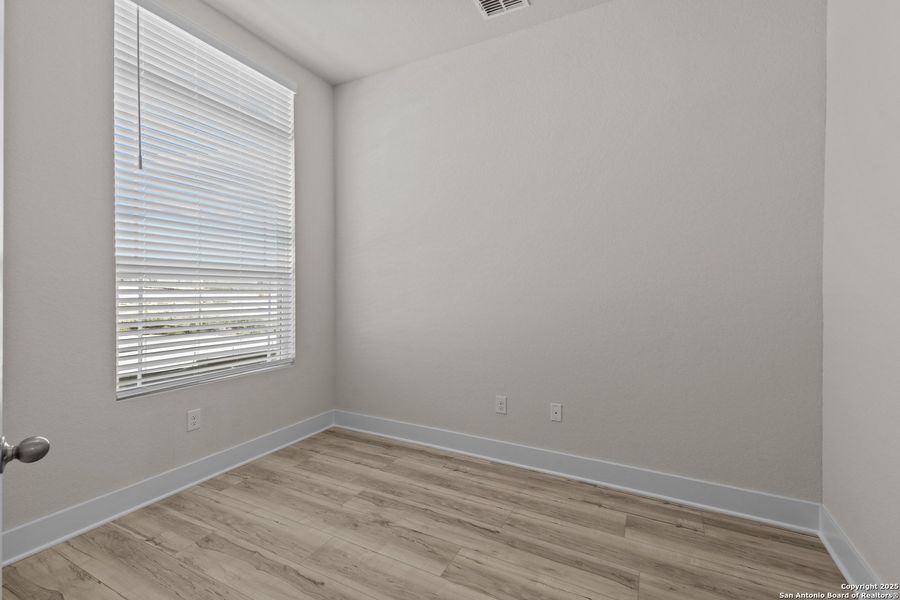 Spacious, unfurnished interior of a new home in Hunters Ranch, San Antonio (Image 37). Spacious, unfurnished interior of a new home in Hunters Ranch, San Antonio (Image 37).