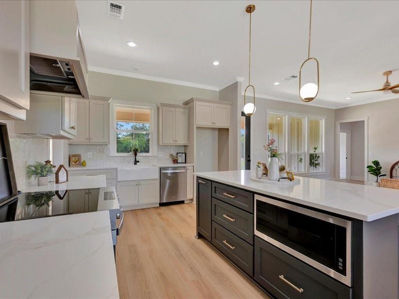 Furnished interior view inside a new home in , Lufkin (Image 12).