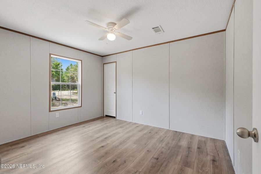 Spacious, unfurnished interior of a new home in , Keystone Heights (Image 26).