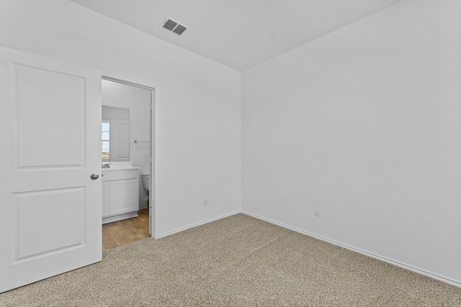 Spacious, unfurnished interior of a new home in Valverde, Bastrop (Image 31).
