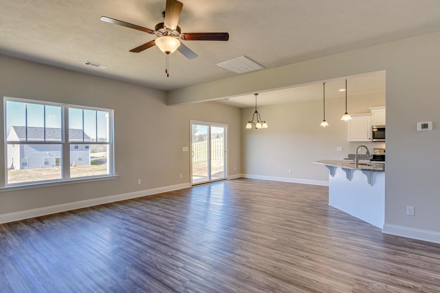 Spacious, unfurnished interior of a new home in , Edgefield (Image 10).