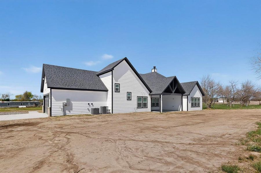 Exterior details and patio area of a home in , Sulphur Springs (Image 3).