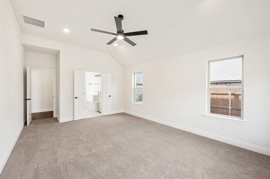 Spacious, unfurnished interior of a new home in Hunters Ridge, Crowley (Image 31).