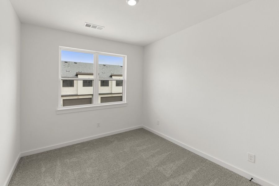 Spacious, unfurnished interior of a new home in Ten Mile Creek, Celina (Image 21).