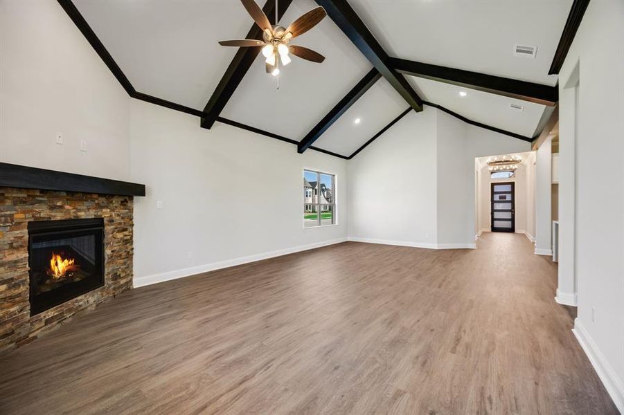 Spacious, unfurnished interior of a new home in Heath Golf and Yacht, Heath (Image 25).