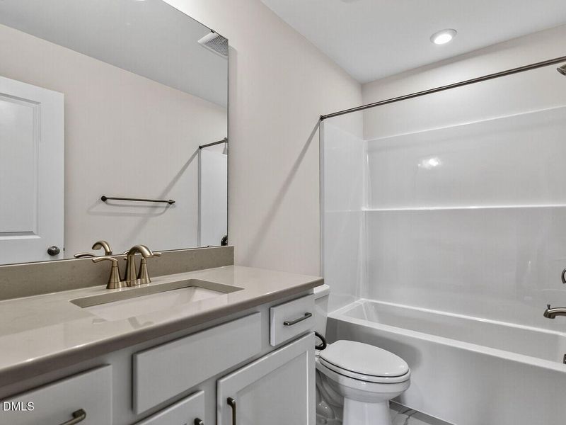 032-1280x960-bathroom