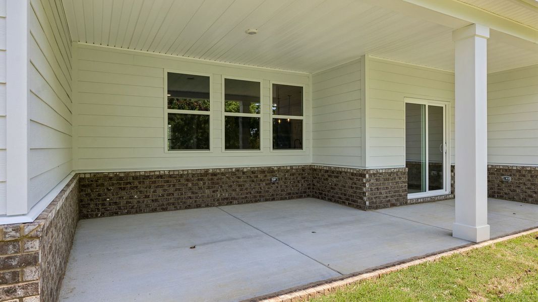 Representative exterior details of a home built from the Ansley by D.R. Horton in Harvest Point, Spring Hill (Image 35).