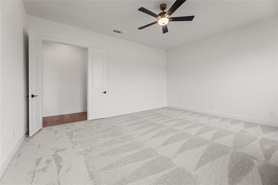 Spacious, unfurnished interior of a new home in King Crossing Estates, Van Alstyne (Image 23).