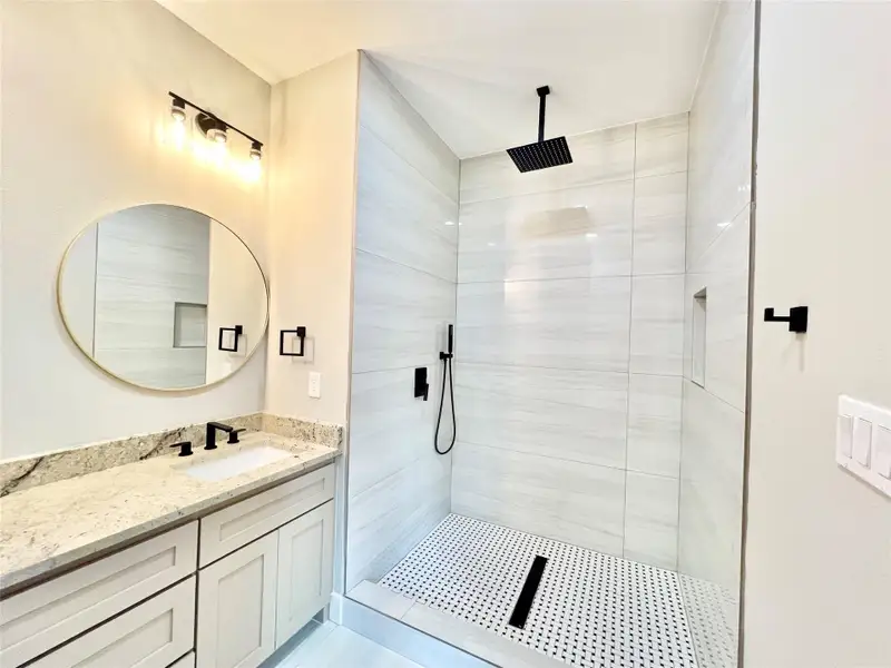 Furnished interior view inside a new home in , Santa Fe (Image 12).