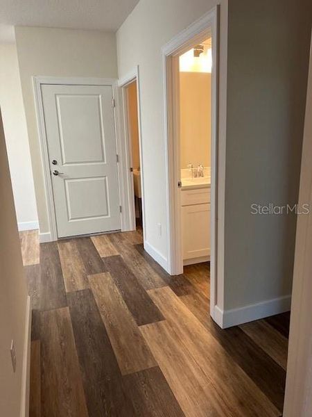 Spacious, unfurnished interior of a new home in , Tampa (Image 22).