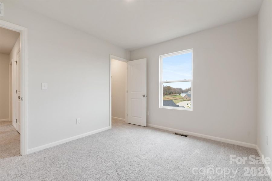 Spacious, unfurnished interior of a new home in Riverdale Hills, Spartanburg (Image 19).