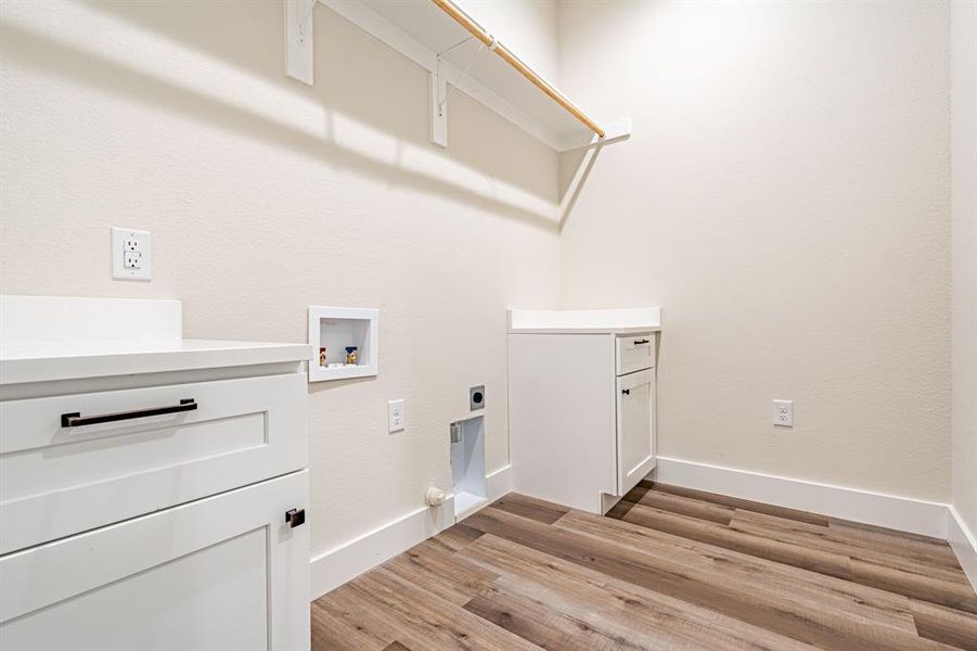 Spacious, unfurnished interior of a new home in , Granbury (Image 20). Spacious, unfurnished interior of a new home in , Granbury (Image 20).