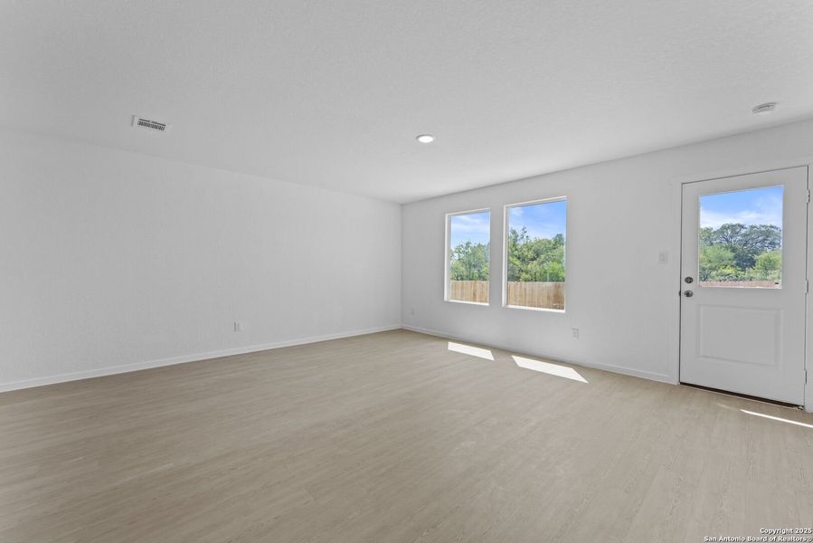 Spacious, unfurnished interior of a new home in Lodi Grove, Floresville (Image 17). Spacious, unfurnished interior of a new home in Lodi Grove, Floresville (Image 17).