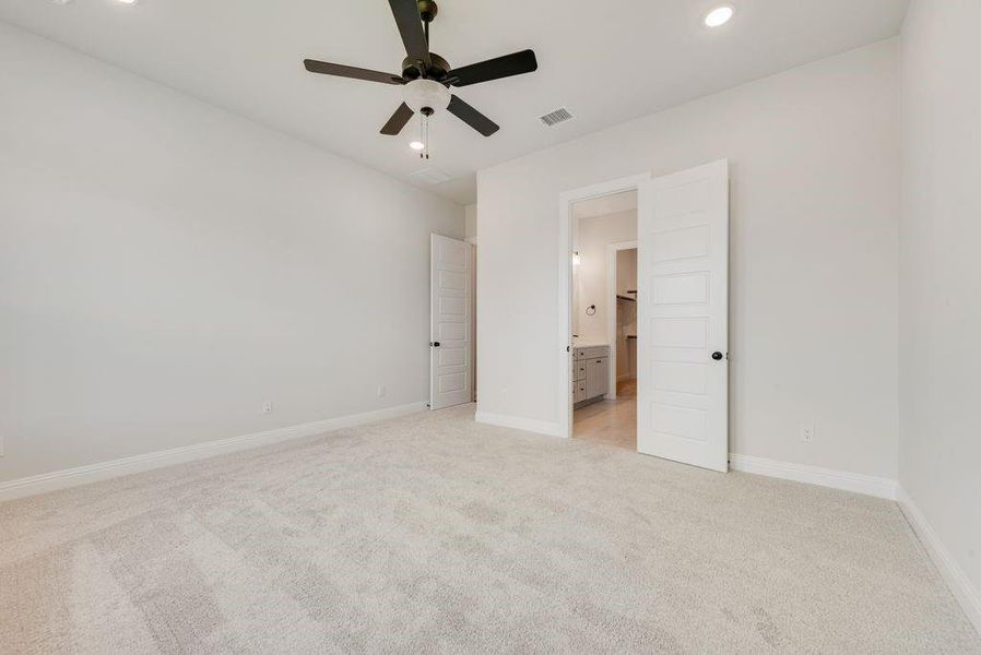 Spacious, unfurnished interior of a new home in Villages of Creekwood, Frisco (Image 32).