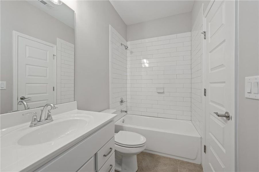 Furnished interior view inside a new home in Chattahoochee Reserve, Cumming (Image 11). Furnished interior view inside a new home in Chattahoochee Reserve, Cumming (Image 11).