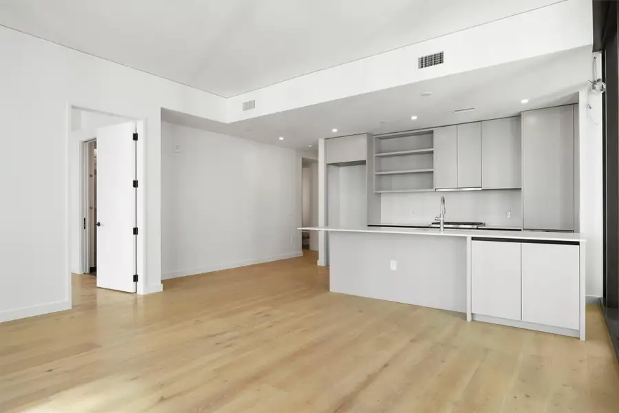 Spacious, unfurnished interior of a new home in , Austin (Image 21).