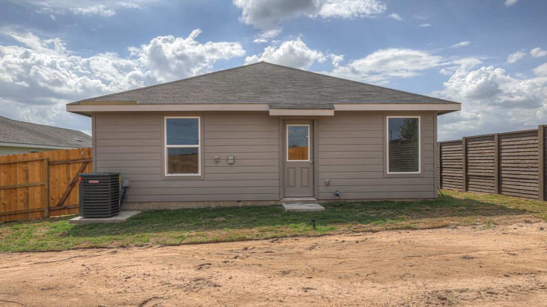 Exterior details and patio area of a home in Swenson Heights, Seguin (Image 2).