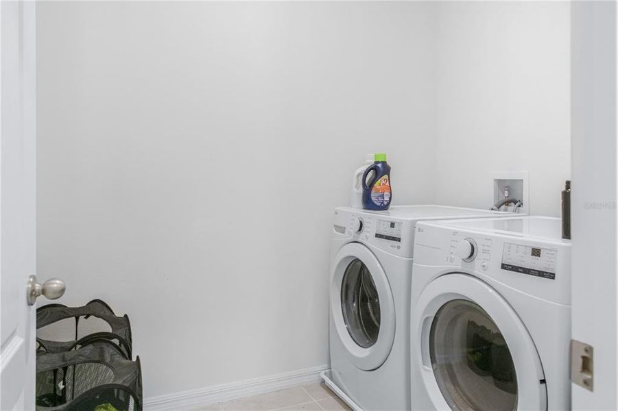 Furnished interior view inside a new home in Eagle Hammock, Eagle Lake (Image 22).