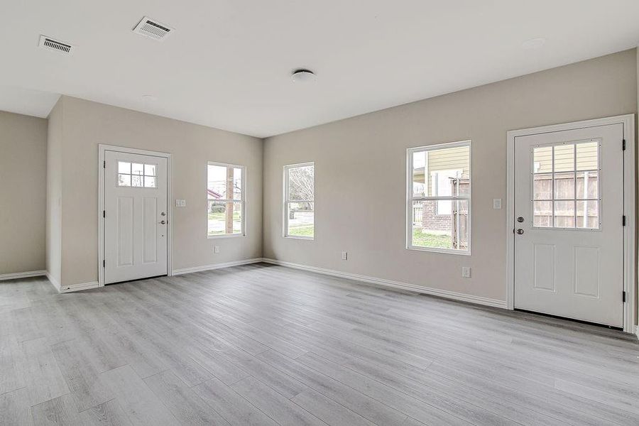 Spacious, unfurnished interior of a new home in , Fort Worth (Image 24).
