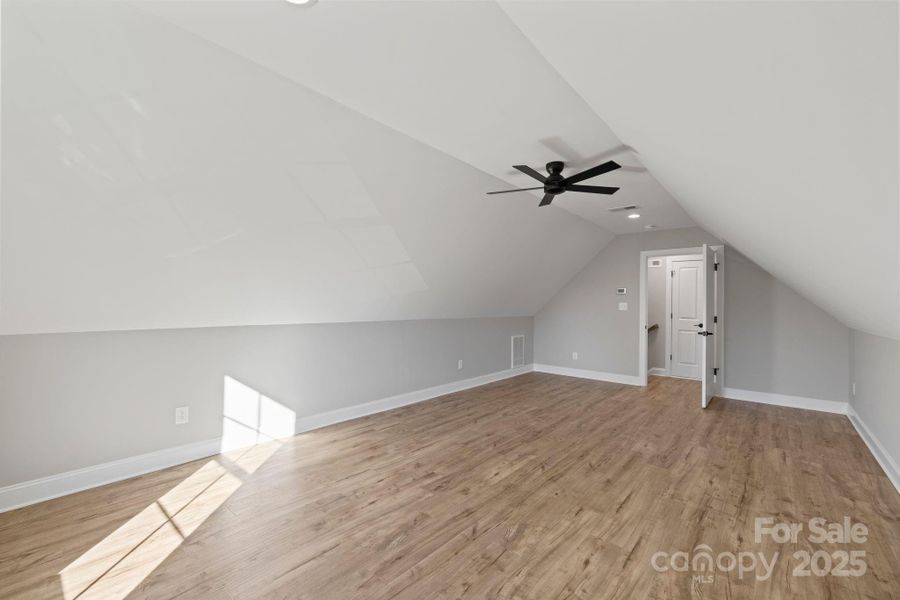 Upstairs FROG (10'6" x 22'3") provides a roomy, flexible layout suited for entertainment, work, or relaxation. Upstairs FROG (10'6" x 22'3") provides a roomy, flexible layout suited for entertainment, work, or relaxation.