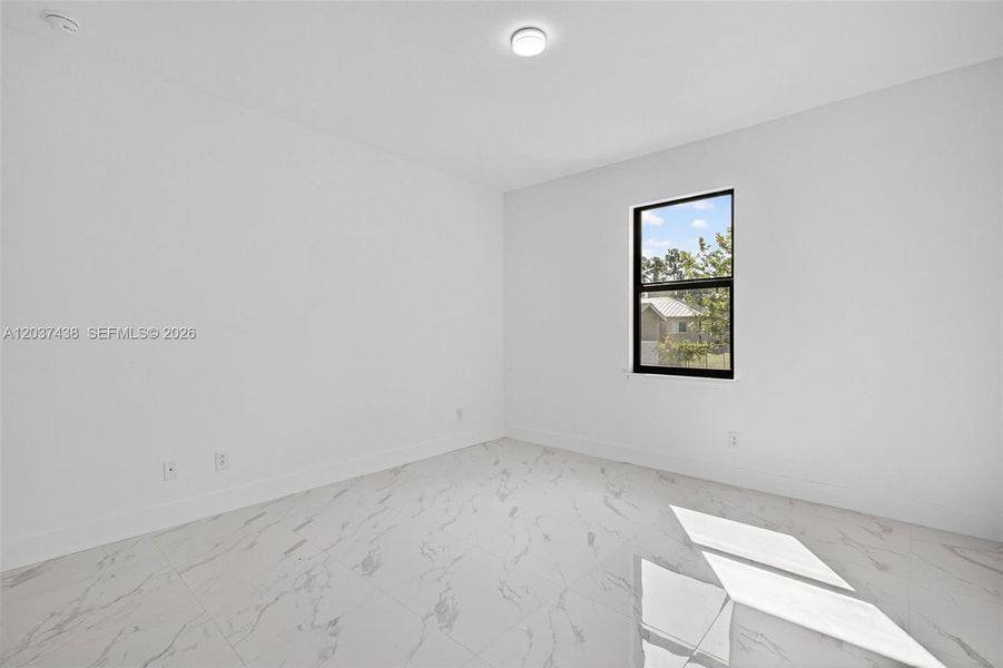 Spacious, unfurnished interior of a new home in , Lehigh Acres (Image 12).