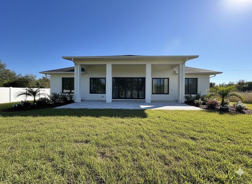 Exterior details and patio area of a home in , Port Charlotte (Image 2).