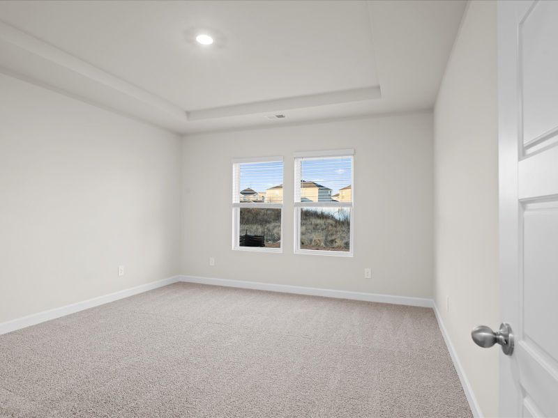 Spacious, unfurnished interior of a new home in Riverwood Farm, Piedmont (Image 8).